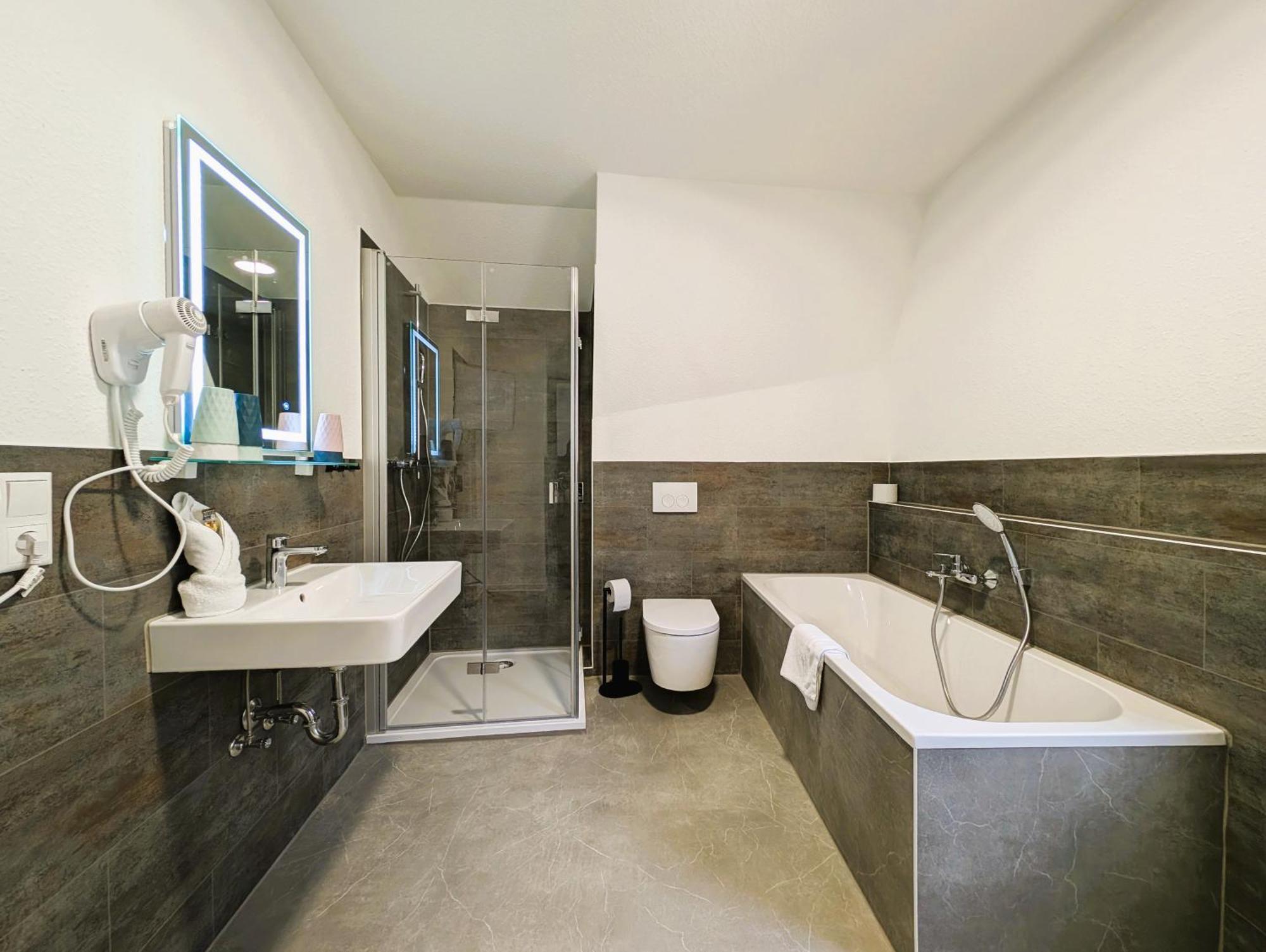 Bohnapartments - Topfmarkt Xxl Suiten - Neu In Top Zentrumslage, Vollausstattung, Wlan, Parkplaetze Ilmenau Dış mekan fotoğraf
